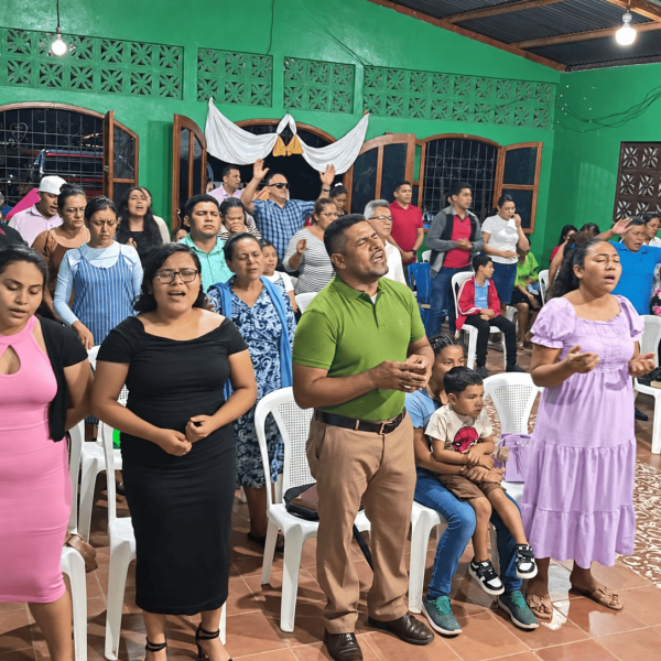 Congregación en la iglesia, restauración fiel