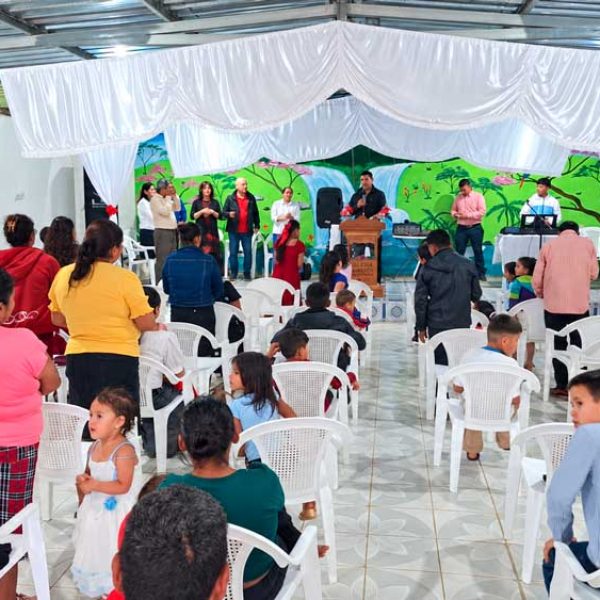 Iglesia-manantial-de-agua-viva_2